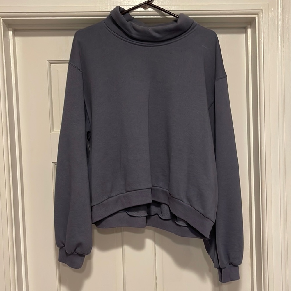 Crew neck sweater / sweatshirt